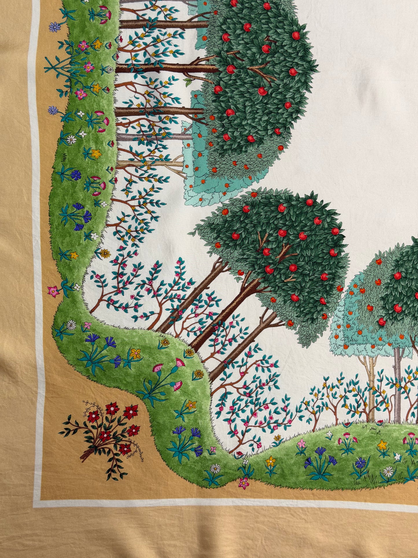 Gucci “Apple tree”