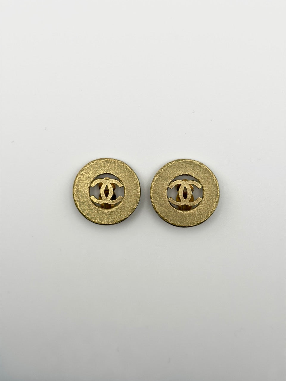 Chanel round clip-on earrings
