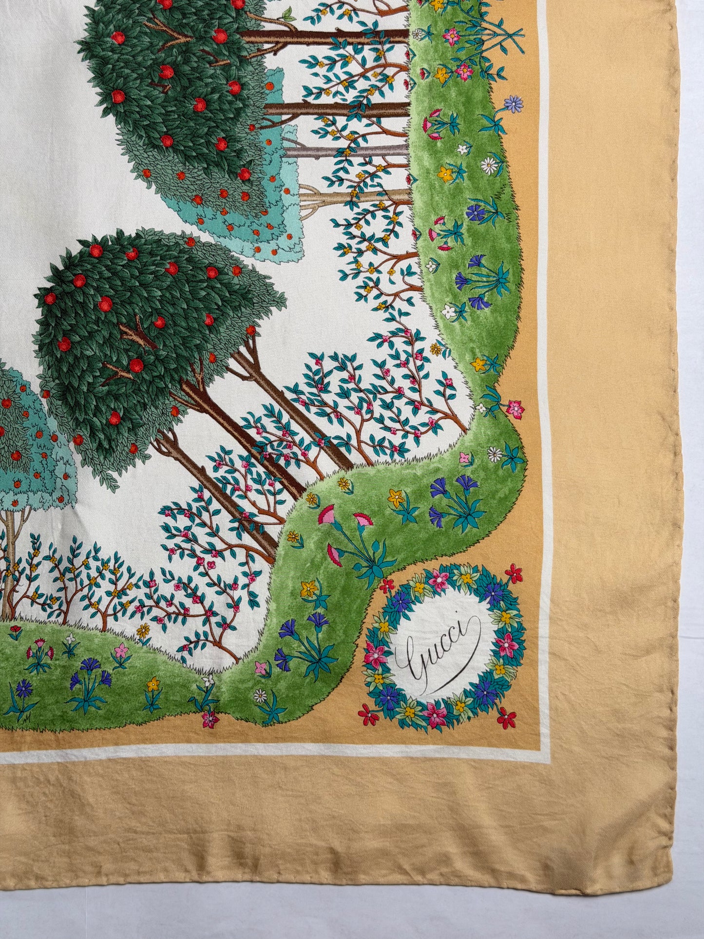 Gucci “Apple tree”
