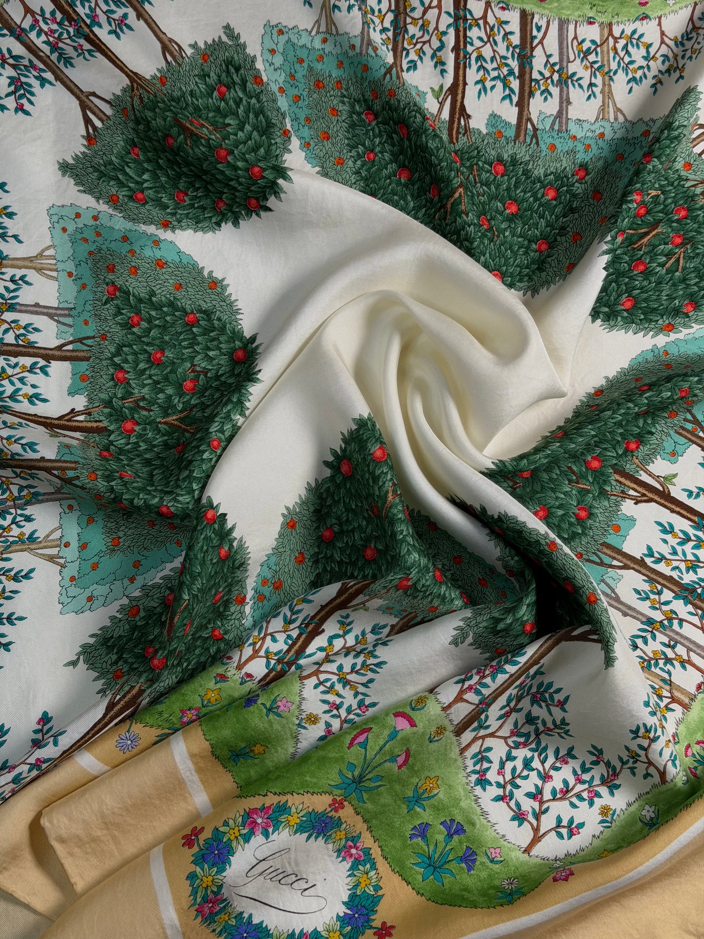 Gucci “Apple tree”